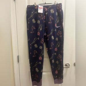 NIKE STANDARD FIT JOGGING PANTS SIZE L